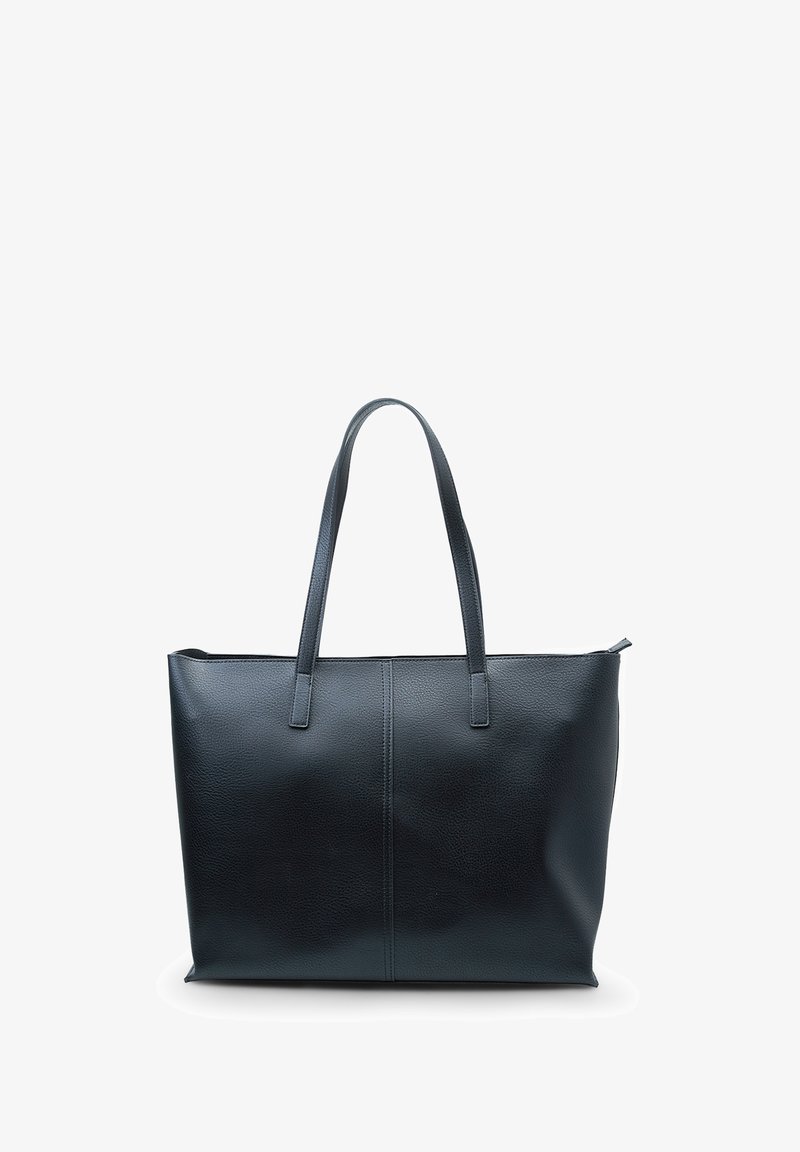 Fekete bőr tote táska két fogantyúval, téglalap alakú, textúrált felülettel és középső varrással. Nincs látható fémhardver vagy díszítés.