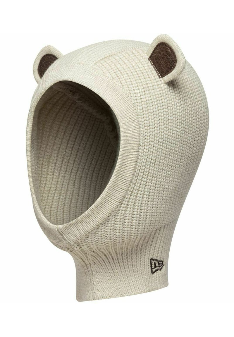 Gestrickte Balaklava in cremigem Weiß mit Bärenohren und braunen Akzenten. Verfügt über einen strukturierten Körper und eine abgerundete Form für Kopfabdeckung.