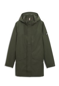 Olivgrüne wasserdichte Jacke mit Kapuze, im geraden Schnitt, mit Fronttaschen und einem Logo-Patch am linken Ärmel. Glatte Textur.