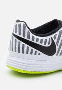 Nike Performance LUNAR GATO - Botas de futebol de salão - white/black/photon dust/light curry