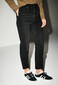 Next WITH RAW HEM - Džinsi ar taisnām starām - washed black