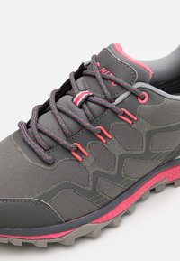 HI-TEC STINGER WP WOMENS - Hikingschuh - graffute/chiaccio/pink