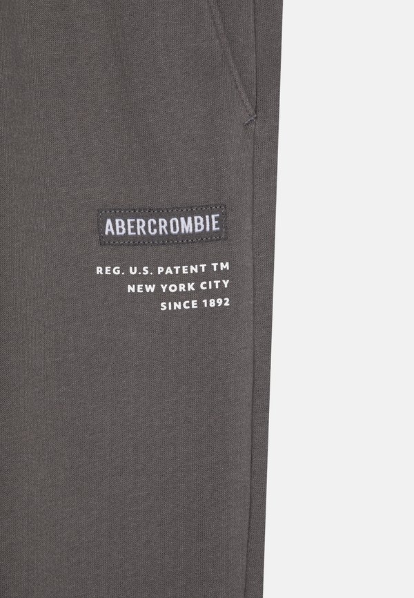 LABEL - Tracksuit bottoms - castlerock3