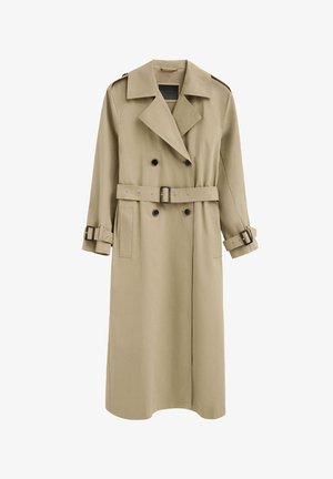 Gabardina beige de doble botonadura con solapas anchas, cinturón en la cintura y puños, bolsillos frontales y hombreras en los hombros.