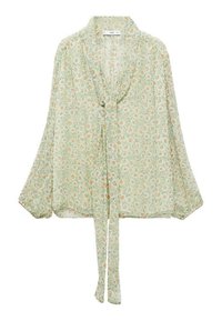 Blouse vert clair à motif floral, manches longues évasées, fermeture à nouer à l'avant, et tissu transparent. Coupe décontractée avec texture douce.