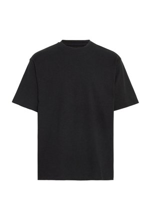 Crna pamučna majica, kratki rukavi, okrugli izrez, lagana, slobodnog kroja, glatke teksture, bez vidljivih uzoraka ili detalja.