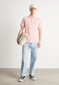 GANT REGULAR FIT - Polo marškinėliai - bubbelgum pink