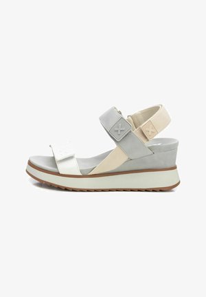 Sandalias de cuña grises y beiges con correas ajustables, textura suave, adornos estampados y suela de goma con diseño de banda de rodadura en zigzag.