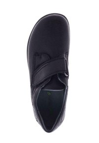 Schwarzer Lederschuh mit strukturierter Oberfläche, breiter Zehenkappe, verstellbarem Klettverschluss und gepolstertem Innenfutter für Komfort.