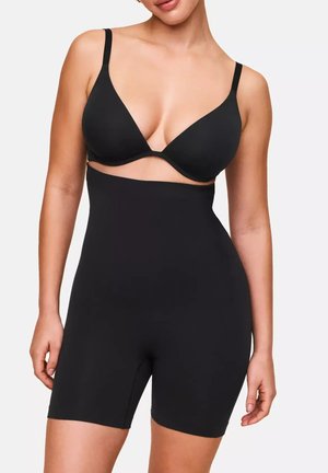 REECE  - Shorty - jet black