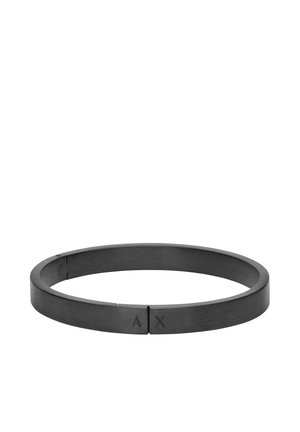 Bransoletka na rękę z czarnego metalu o gładkim, matowym wykończeniu. Zapięcie ozdobione subtelnym grawerem "AX". Kształt okrągły.