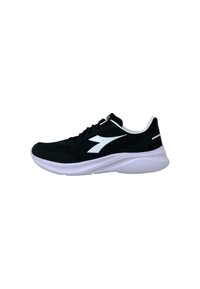 Scarpe sportive nere con logo bianco, caratterizzate da una parte superiore testurizzata, colletto imbottito e suola bianca con un design curvo per il comfort.