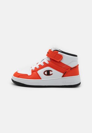 RD18 2.0 MID B PS UNISEX - Košarkarski copati - white/koi/new black