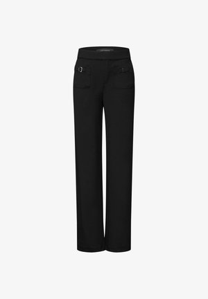 Pantalones de pierna ancha negros con una cintura plana, que presentan dos bolsillos frontales con detalles de hebilla. Textura suave y sin patrones visibles.