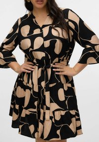 Vero Moda Curve Robe de jour - black