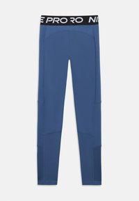 Blå treningsleggings med svart elastisk livlinning, prydet med hvit "NIKE PRO"-merkevare, designet for bruk til aktiv sport.