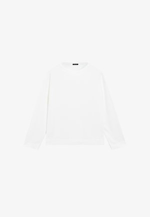 Hvid langærmet sweatshirt med rund hals, lige kant og et lille sort mærke ved halsudskæringen på en ensfarvet baggrund.