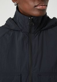 Barbour International ROUSE SHOWERPROOF - Bomber-jakk - black