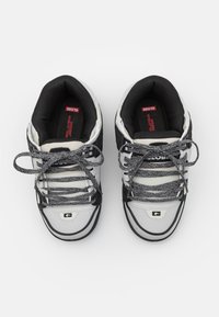 Globe SABRE - Sapatilhas - alloy/black