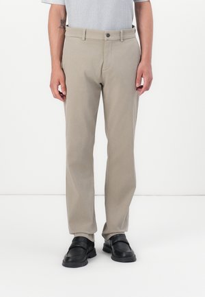 LUXE PERFORMANCE - Chino - sateen edge