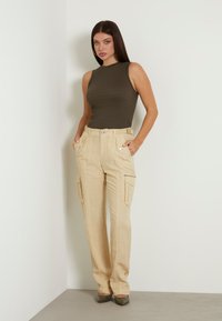 Guess Tops - braun
