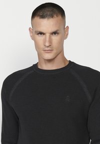 Koroshi - Sweter