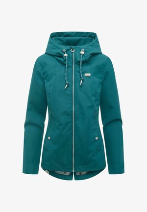 Turkis regnjakke til kvinder med hætte, forlynlås, justerbare snore, to lommer med knapper og en lidt længere bagkant.