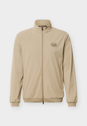 Μπεζ μπουφάν με φερμουάρ και όρθιο γιακά, ελαστικά μανσέτες και βάση, με το λογότυπο EA7 Emporio Armani στο αριστερό στήθος.