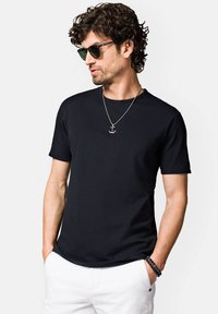 Niewybrane, dark navy