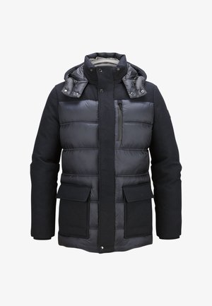 Paddington-Winterjacke mit navyblauem Außenmaterial, ausgestattet mit einem gesteppten Frontbereich, zwei großen Klappentaschen, einer Reißverschlusstasche auf der Brust und einer abnehmbaren Kapuze.