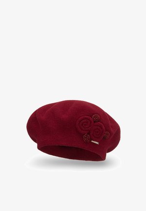 Roter Wollberet mit drei spiralförmigen Verzierungen in einem dunkleren Rot. Das Design ist weich, mit einer runden Form und einem seitlichen Akzent.