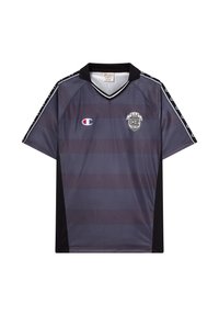 Jersey deportivo de manga corta en gris oscuro y negro con rayas horizontales, cuello negro, logo de Champion y emblema de NYC CHP en el pecho.