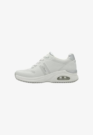 Sneaker alb din materiale textile și sintetice, cu accente argintii, panouri laterale perforate, sistem de închidere cu șireturi și amortizare vizibilă cu aer.