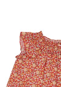 Abito floreale rosso con scollatura arricciata e maniche corte. Presenta piccoli fiori rosa e gialli su uno sfondo rosso. Tessuto morbido.