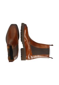 Stivali ankle in pelle marrone con pannelli laterali elasticizzati, punta arrotondata e suole in gomma texture. Presentano un design elegante e accenti marroni a contrasto.