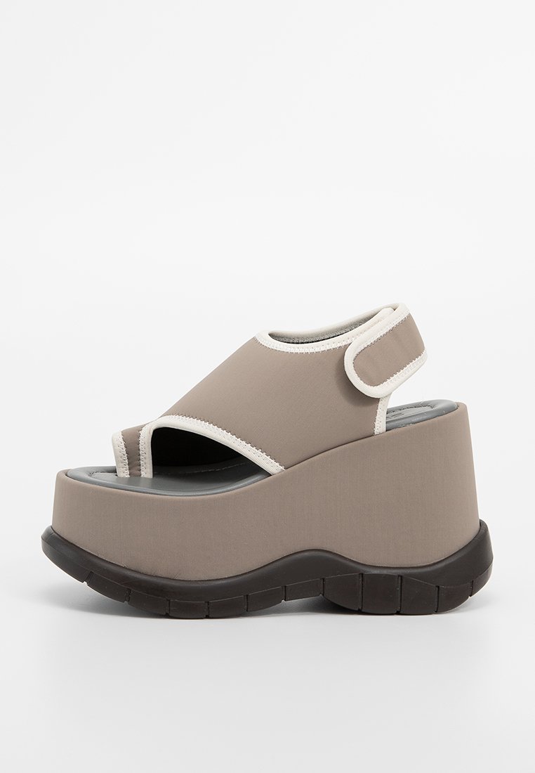 Sunnei Teensandalen taupe Sunnei Teensandalen taupe