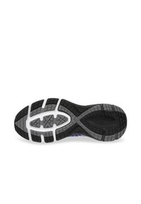 Czarna gumowa podeszwa sportowego buta z fakturowanym wzorem; wyposażona w białe akcenty i centralną szaro-skalną sekcję. Zaprojektowana z myślą o przyczepności i wsparciu.