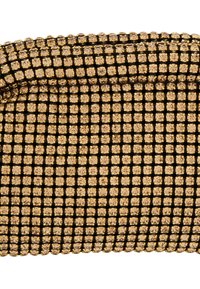 Fekete clutch táska, apró arany és fekete flitterek geometrikus mintázatával, sima textúrával és lekerekített szélekkel.