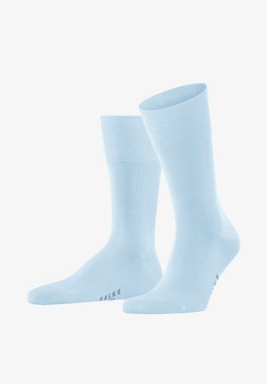 Calzini di cotone azzurro chiaro con una texture liscia, lunghezza fino al polpaccio e risvolto a costine. Presentano un logo discreto sulla suola.