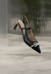 Επιλέχθηκε, black