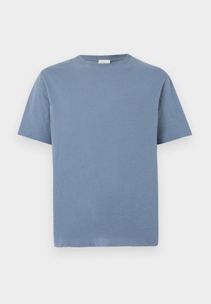 Lichtblauw T-shirt met korte mouwen gemaakt van zacht katoen. Heeft een ronde hals en een relaxte pasvorm. Geen patronen of opvallende accenten.