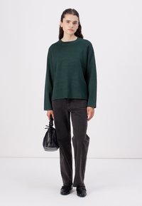 Vero Moda VMSILJE O-NECK BOXY - Pulover - pine grove