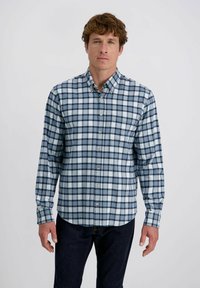 Overhemd met knopen, gemaakt van stof met een blauw-wit geruit patroon. Lange mouwen met knoopmanchetten, klassieke kraag, rechte zoom.