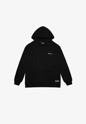 Fekete kapucnis pulóver elülső zsebbel, állítható húzózsinórral a kapucnin és egy kis fehér logóval a bal mellkason. Texturált anyag.