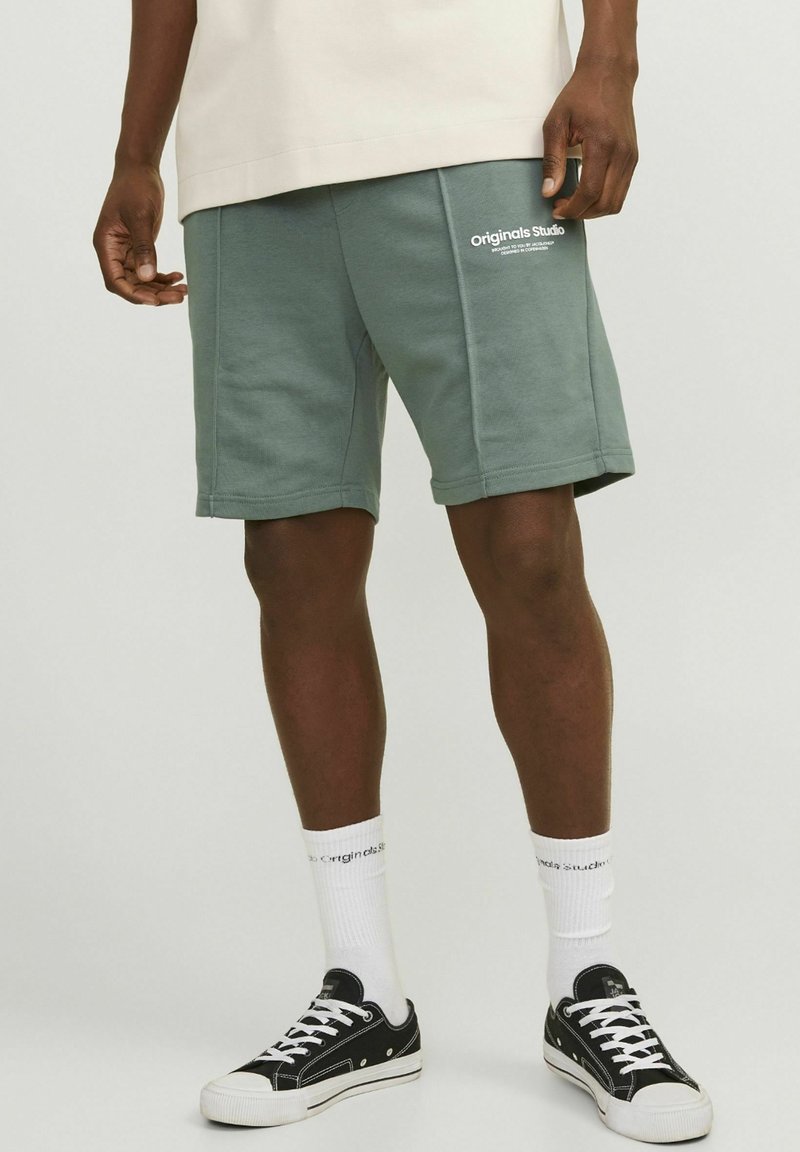 Jack & Jones JPSTKANE VESTERBRO - Tracksuit bottoms - laurel wreath