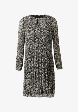 Leopardprint jurk in beige en zwart, met lange mouwen, een ronde halslijn met een strikdetail en een geplooide rok.