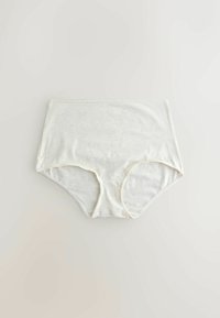 Culotte pour femmes taille haute en coton beige clair, posée à plat sur une surface blanche.