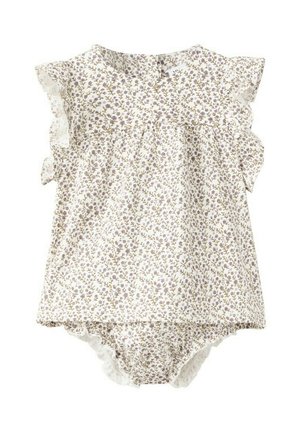 Combinaison blanche pour bébé avec imprimé floral violet et manches ainsi que ouvertures des jambes à volants, en tissu léger.