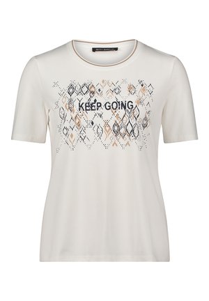 Lys beige t-shirt med korte ærmer, rund halsudskæring, og teksten "KEEP GOING". Har et geometrisk mønster i nuancer af sort og brunt.