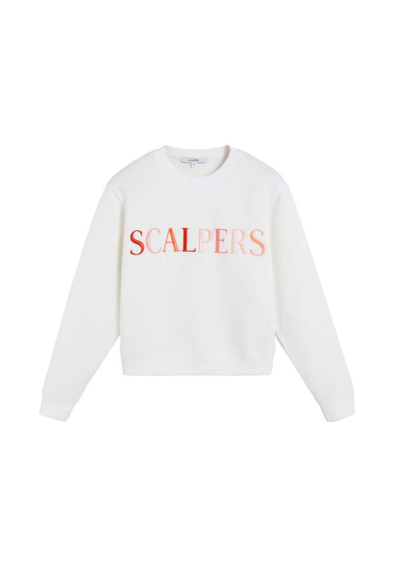 Sudadera blanca con la palabra "SCALPERS" en un texto degradado de rojo a naranja, con cuello redondo, mangas largas y puños y dobladillo de punto.